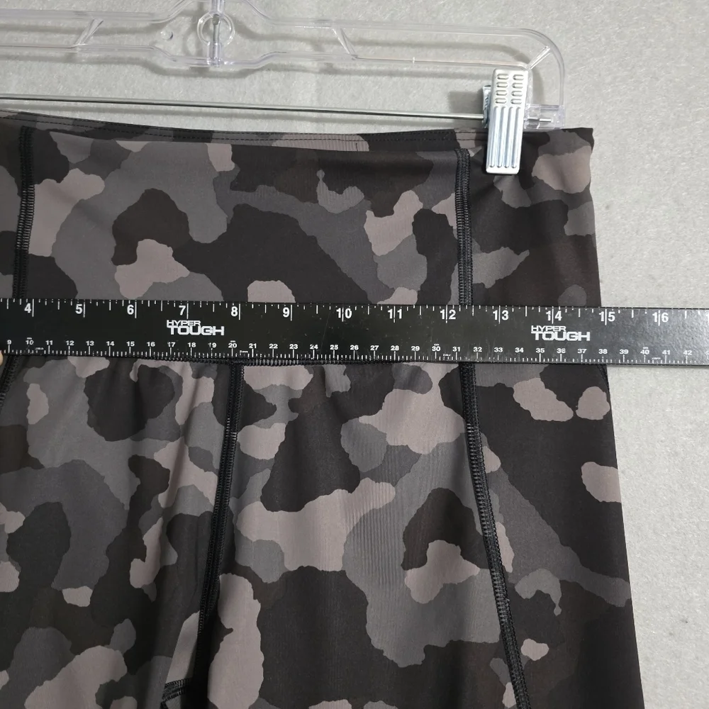 Athleta Womens Black Lightning Camo 7/8 Tight 487500 Size Medium